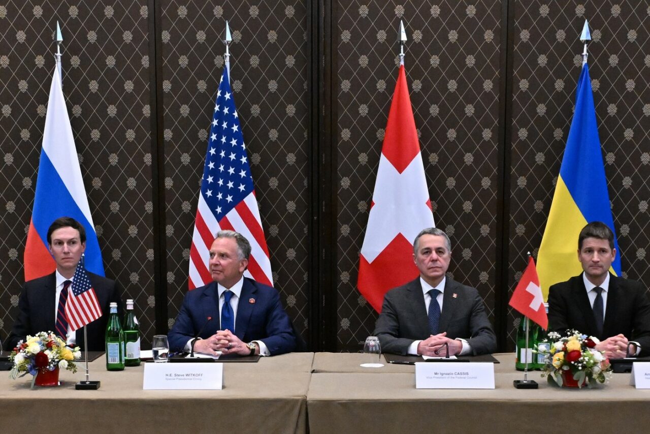 Emisarii lui Trump, între două crize majore. Negocierile simultane cu Iranul și Rusia la Geneva, percepute drept „ineficiente” la nivel internațional