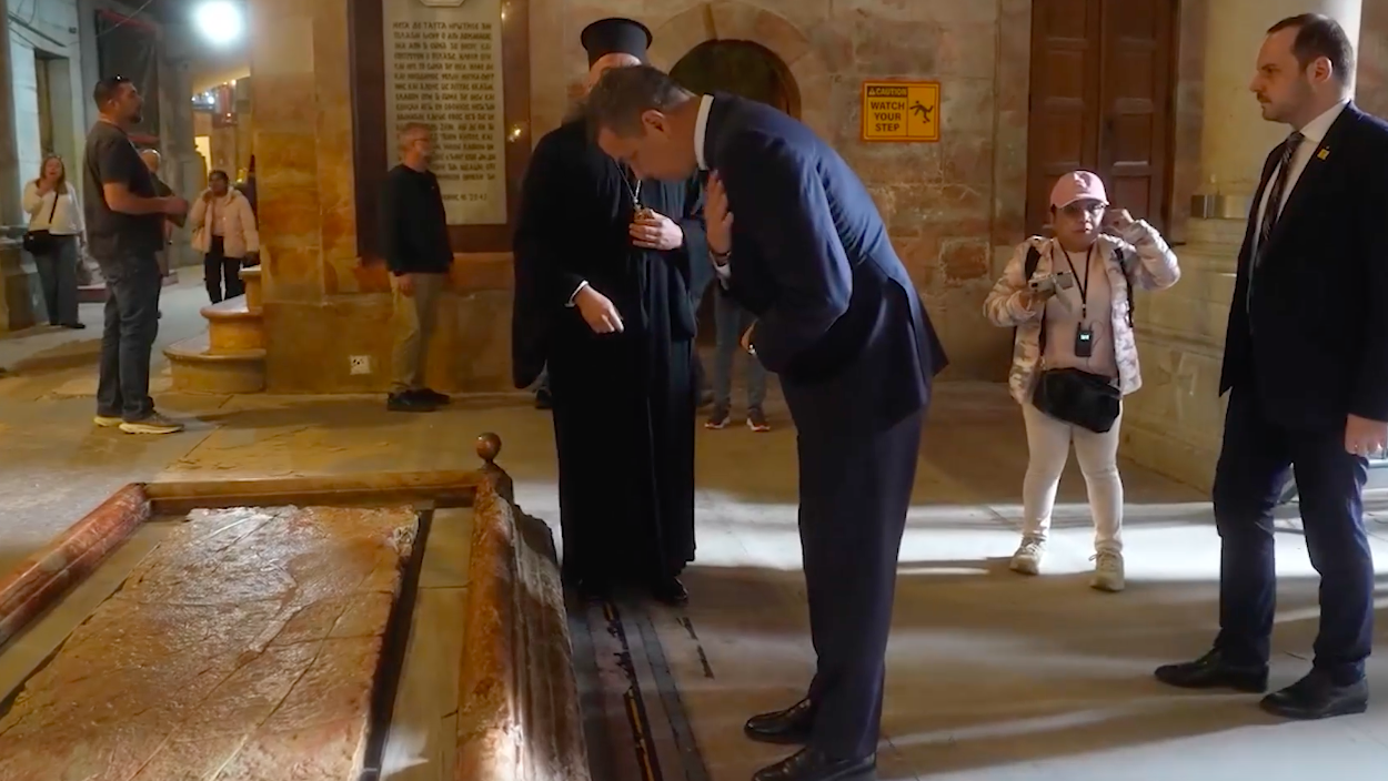 Imagini cu Sorin Grindeanu de la Mormântul Sfânt din Ierusalim: „Credința este adevăratul fundament al vieții”