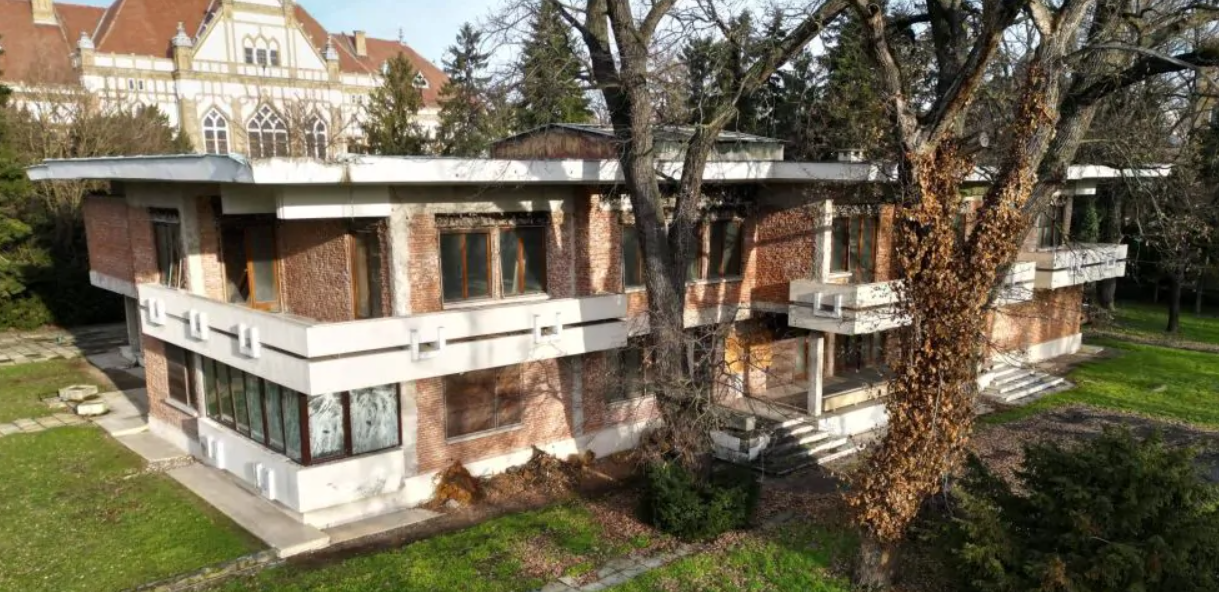 O vilă în paragină din centrul Timișoarei, transformată în hub cultural. E fosta vilă a lui Ceaușescu