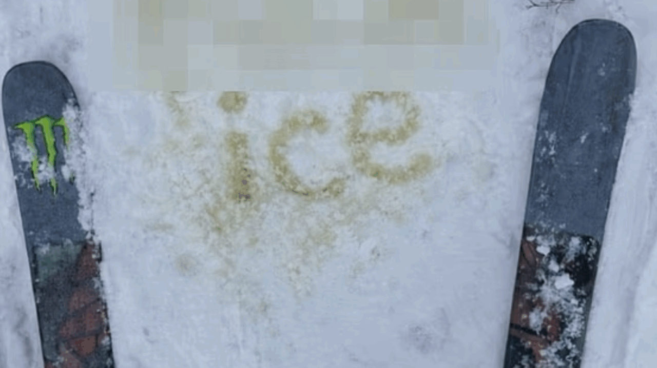 Scandal la Olimpiadă. Un schior britanic a scris cu urină în zăpadă: „„F*** ICE”