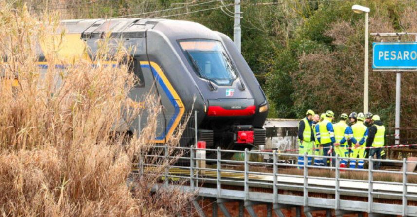 Acte multiple de sabotaj pe rețeaua feroviară italiană: cabluri tăiate, incendii și explozii, raportate pe șine