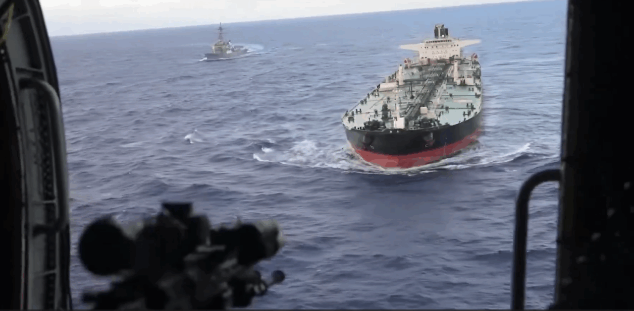 Marina SUA vânează și abordează petrolierul Aquila II. Flota americană l-a urmărit din Caraibe până în Oceanul Indian