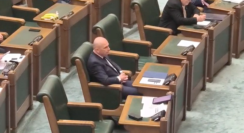 Ilie Bolojan, abandonat în plenul Senatului. Nimeni nu a vrut să se așeze lângă premier