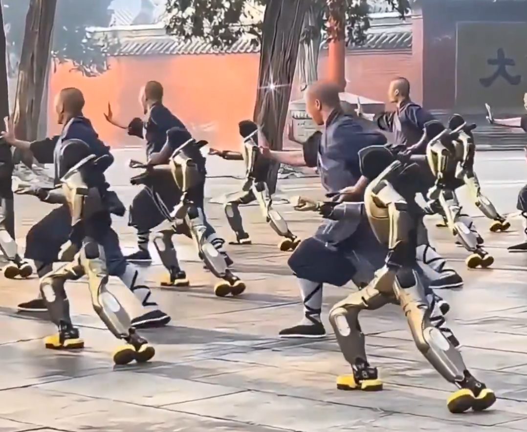 Imagini uluitoare de la faimosul Templu Shaolin din China. Roboți umanoizi învață kung fu de la călugări
