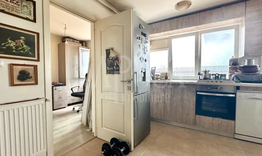 Cât a ajuns să coste o garsonieră situată într-un bloc nou, în Cluj-Napoca. Suprafața utilă este de 32 mp și se află la etajul 5