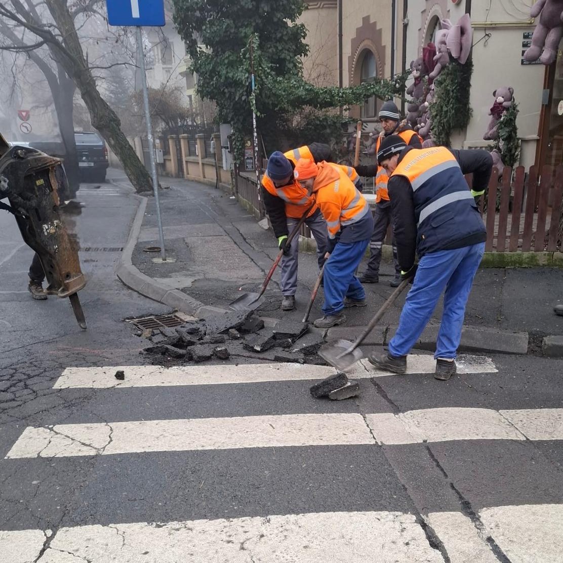 (P) Primarul Vlad Popescu Piedone anunţă continuarea lucrărilor de reparații pentru creșterea siguranței rutiere