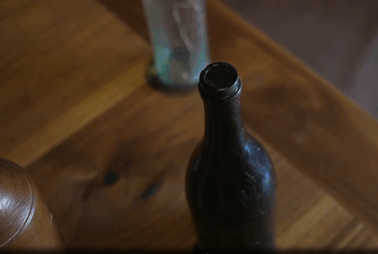 Sticlă de alcool veche de 150 de ani, descoperită într-o mină din SUA. Ce au constatat arheologii, după ce au gustat din ea