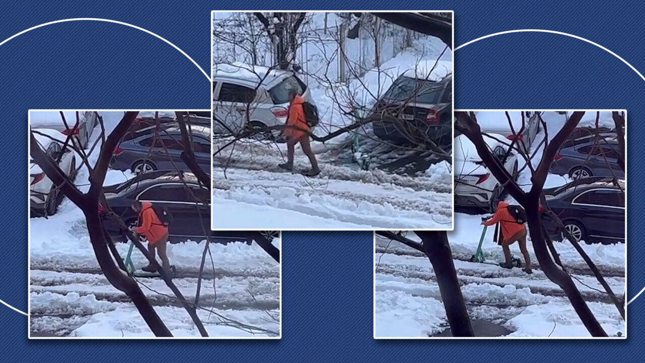 Imaginile cu o trotinetă împotmolită în zăpadă și cu un tânăr care se încăpățânează să o facă să meargă fac înconjurul internetului