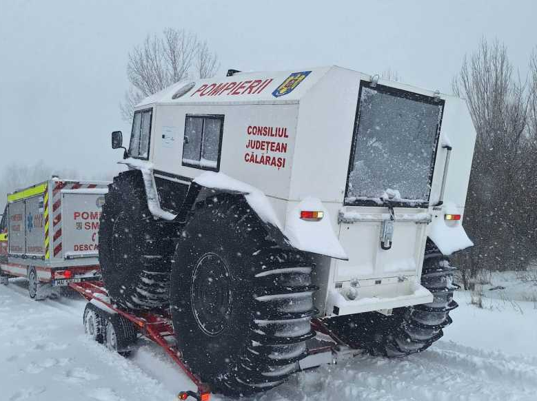 ISU Călărași a scos artileria grea împotriva zăpezii. Un utilaj nemaivăzut pe șosele a trecut la treabă