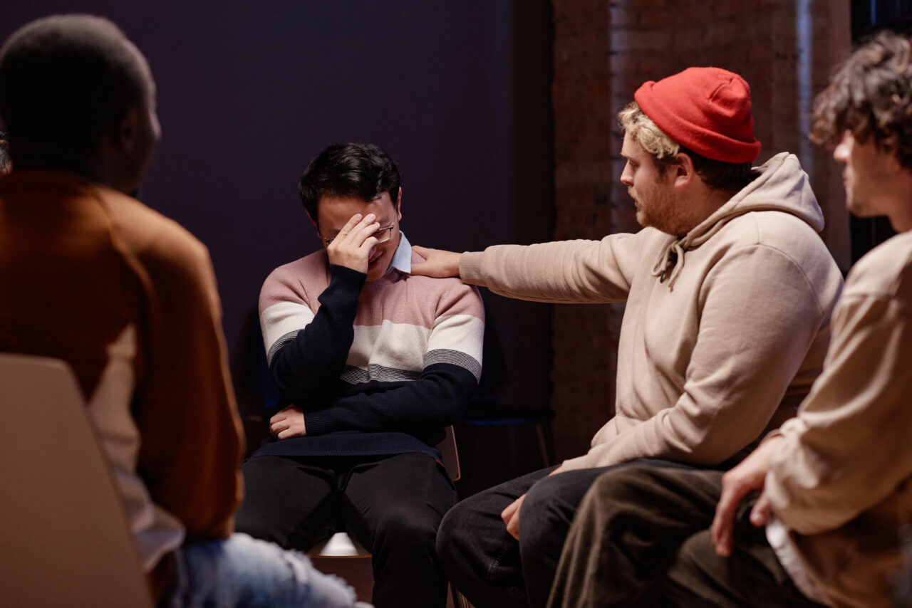 Explozie de psihoze în rândul tinerilor. Persoanele născute după 2000 au risc cu 70% mai mare de schizofrenie