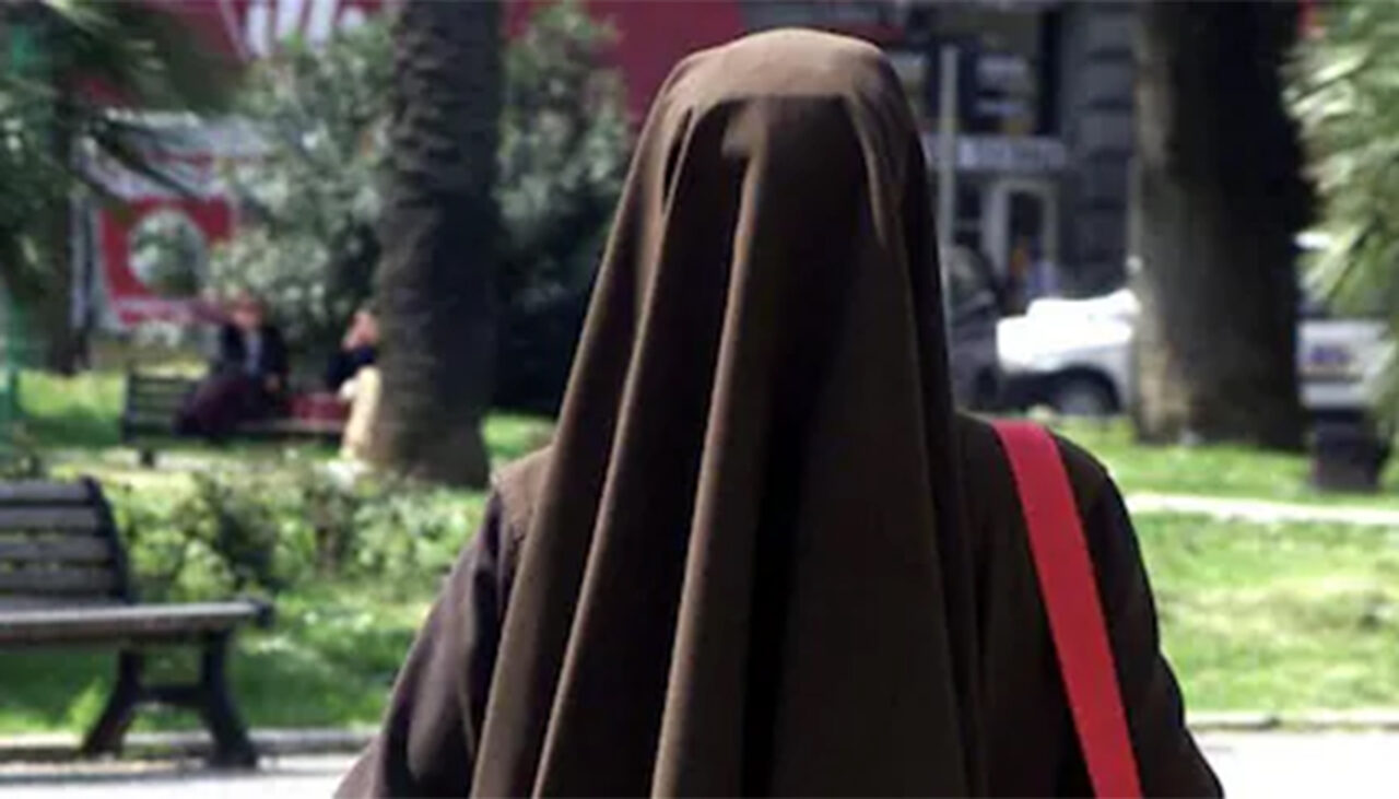 Cristina Maria, o româncă de 46 de ani, s-a deghizat în călugăriță și a bătut la ușa unei pensionare. Ce a urmat