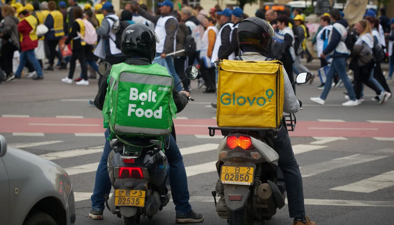 Calcul complet. Cât câștigă un livrator nepalez Glovo, Wolt sau Bolt Food acum, în 2026. Cât trimite lunar acasă, în Nepal