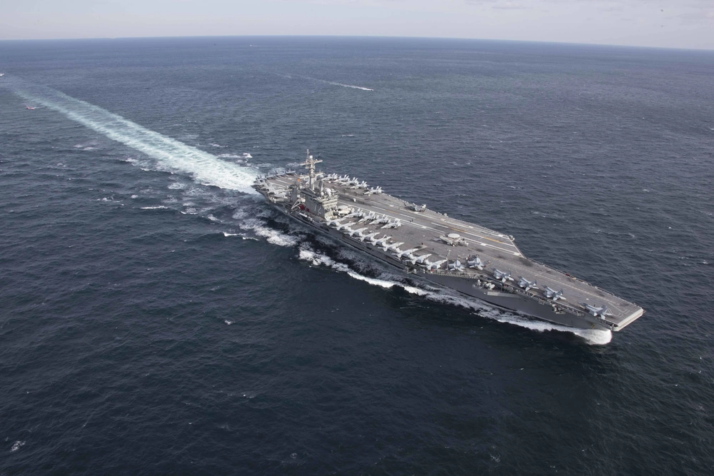 Iranul susține că a lansat rachete asupra portavionului USS Abraham Lincoln. „Vor urma și alte lovituri“