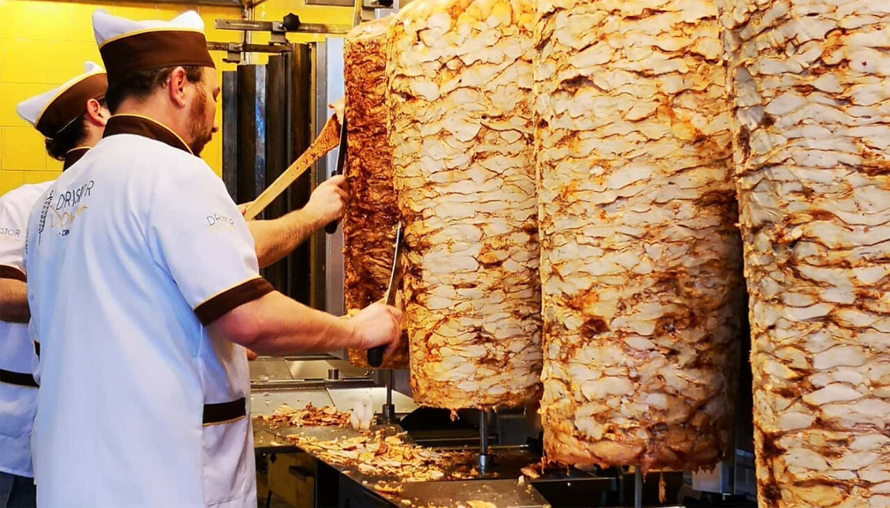 Ce salarii au shaormarii de la Dristor Kebab, Băneasa, Socului Kebap și shaormeriile de cartier, acum, în 2026