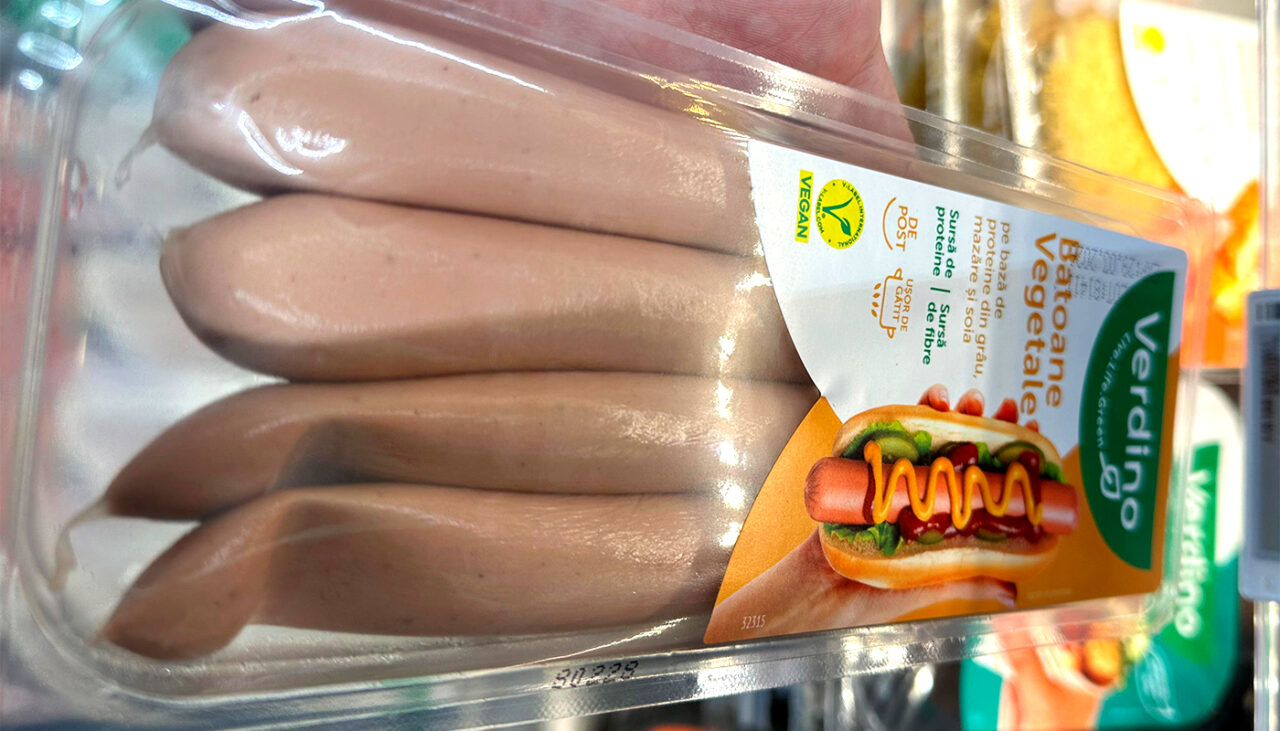 Ai mâncat crenvurști de post din Carrefour? Am aflat din ce sunt făcuți, de fapt