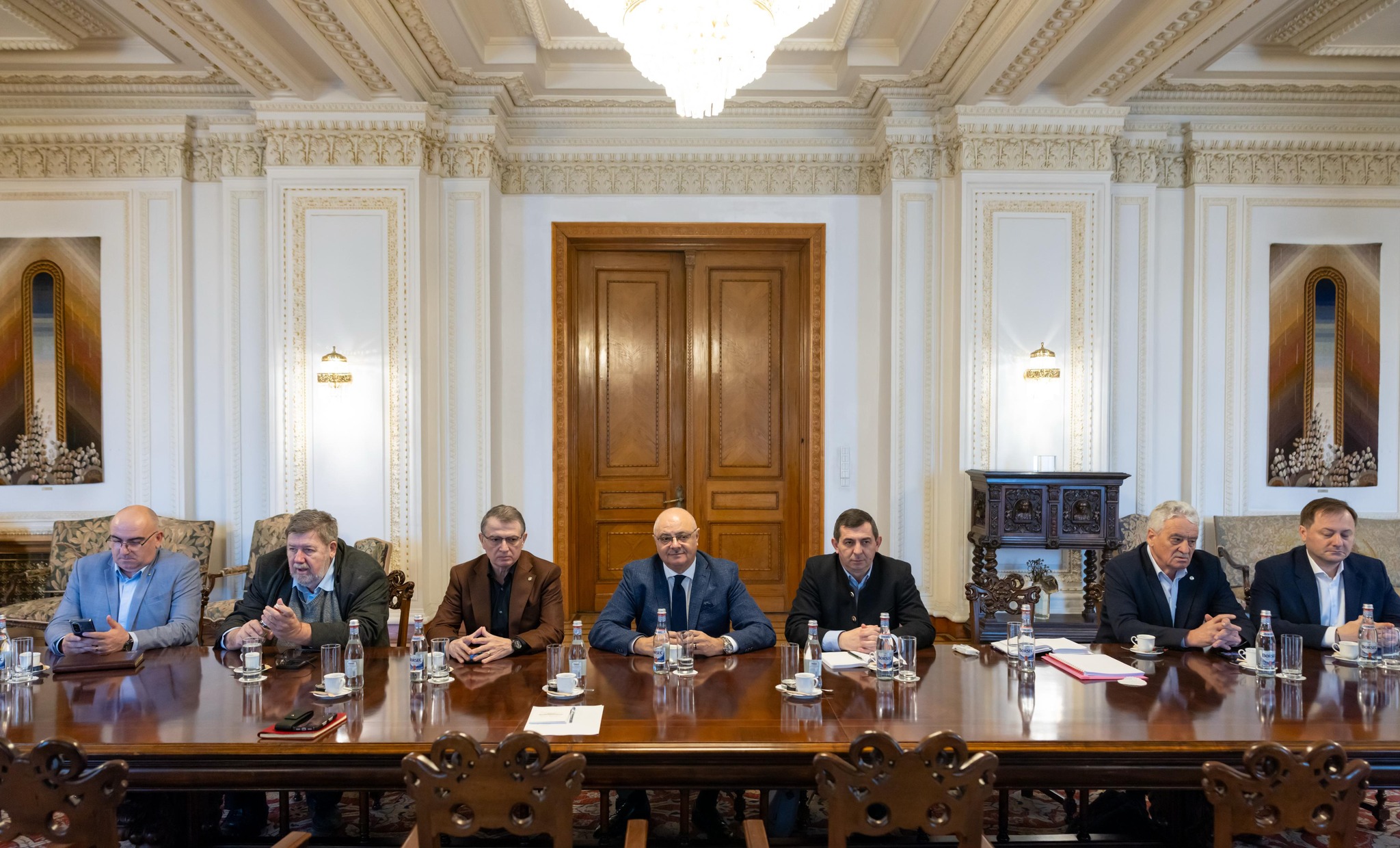 Grindeanu cere o viteză mai mare pentru aplicarea măsurilor privind stabilizarea prețurilor carburanților și energiei: Faceți-vă treaba ca Guvern!