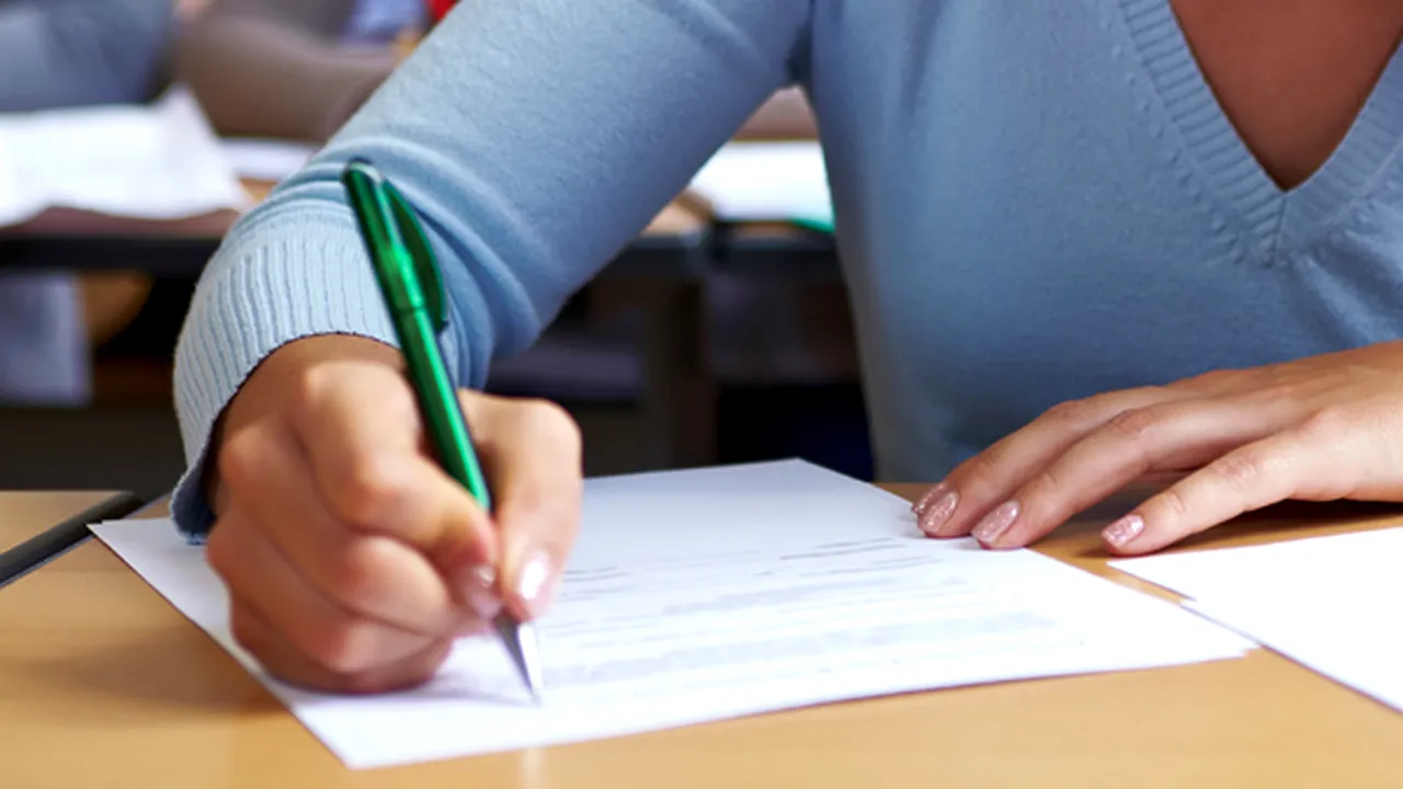 „Perle” la simularea de la Evaluarea Națională 2026. Cu ce i-au surprins elevii pe profesori la Proba de limba și literatura română