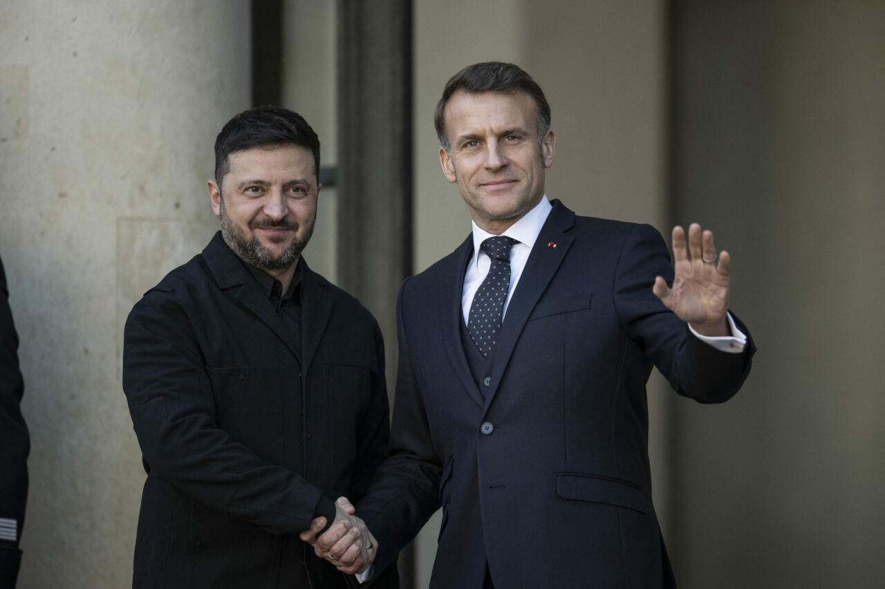 După vizita la București, Zelenski merge la Paris pentru discuții cu Macron despre ridicarea presiunii asupra Rusiei