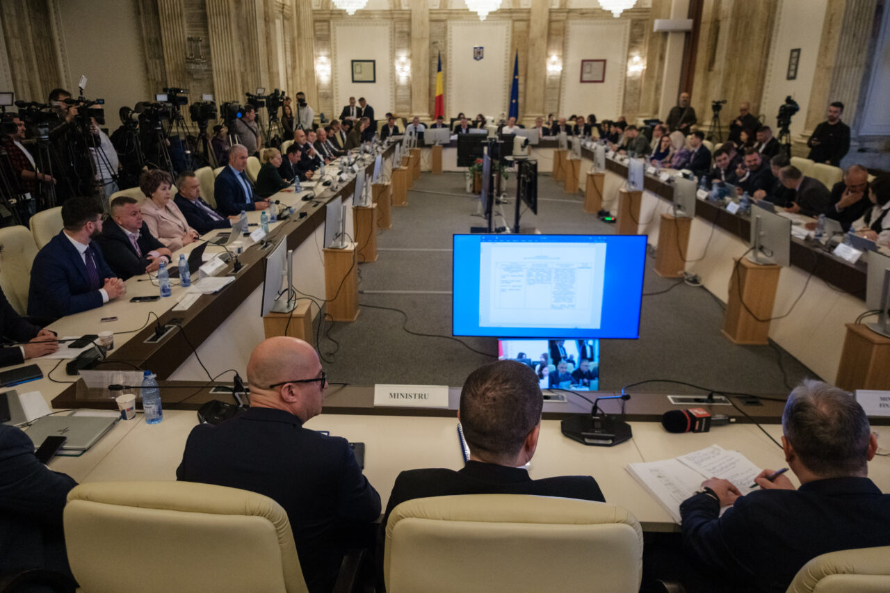 Plenul Parlamentului României se reuneşte vineri pentru votul final pe buget