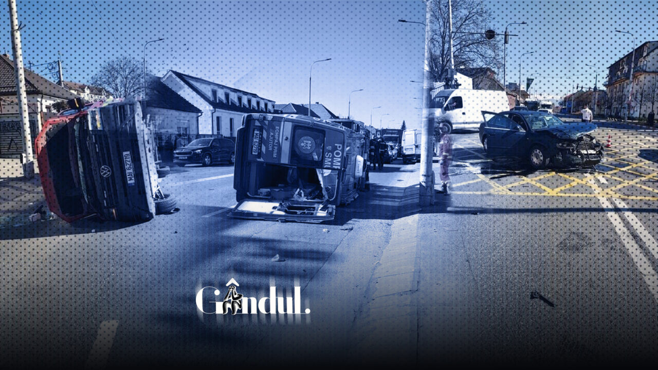 Ambulanță SMURD răsturnată într-un accident în Sibiu: șapte persoane implicate
