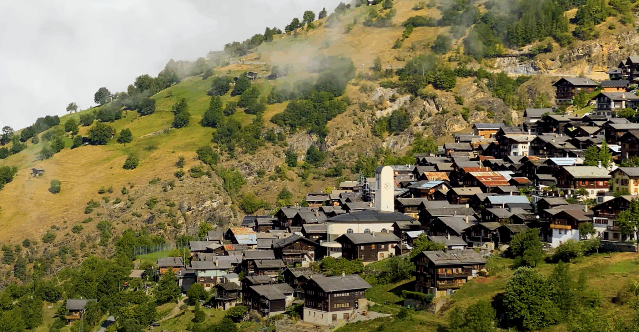 Un vlogger celebru a vizitat un sat idilic care plătește oamenilor 24.000 de lire sterline pentru a se muta acolo. Care sunt cerințele