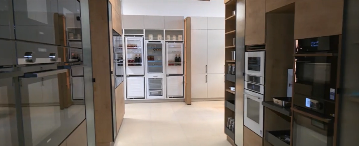 Bucătăria viitorului câștigă tot mai mult teren în România. Cât costă electrocasnicele care gătesc singure