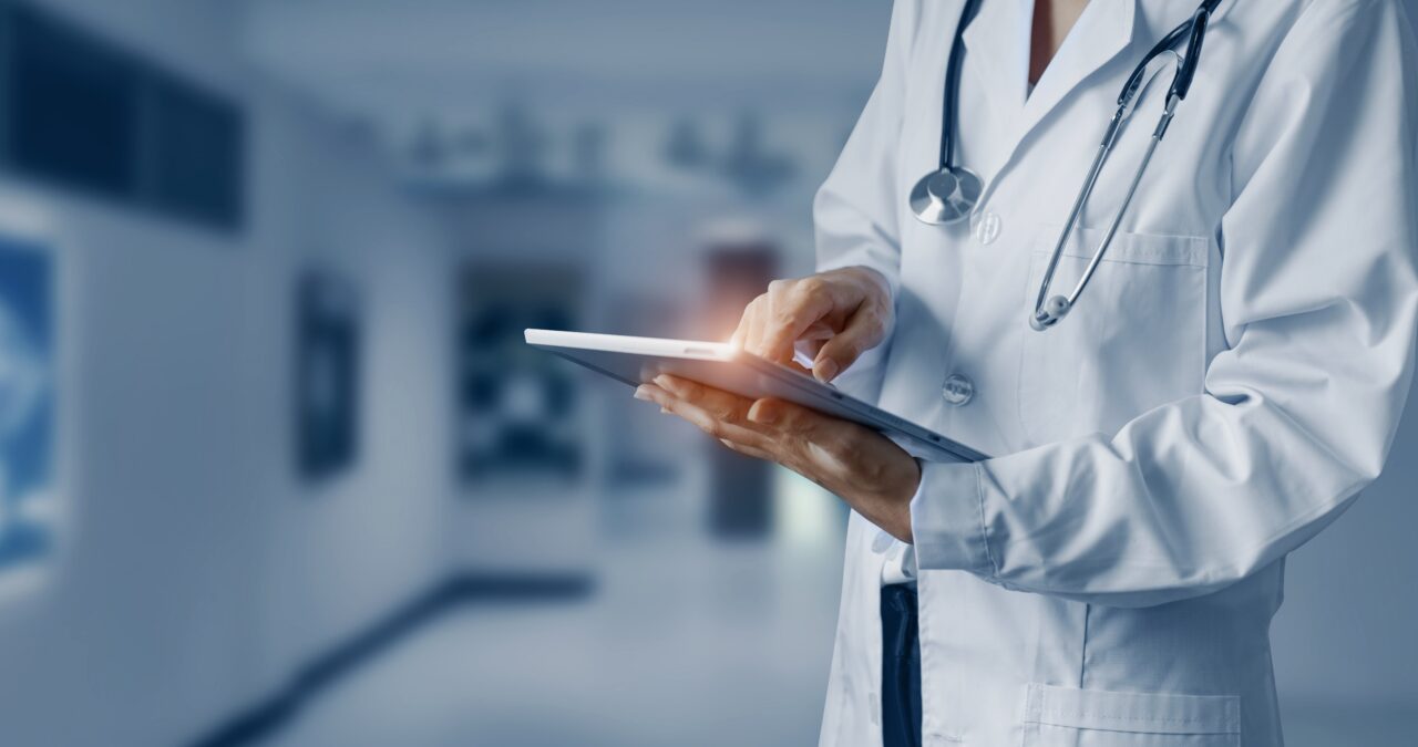 Când se administrează ibuprofenul sau paracetamolul. Ce spune un farmacist despre factorii care ar trebui luați în considerare