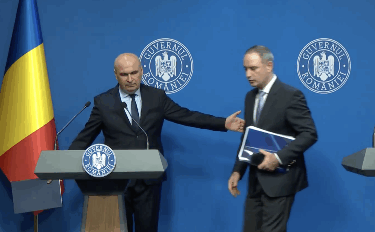 Fuga de întrebările jurnaliștilor a devenit deja obicei în Guvern. După Oana Țoiu și premierul Bolojan a fugit în această seară, din conferința de presa dedicată bugetului. Ce întrebare l-a pus pe fugă