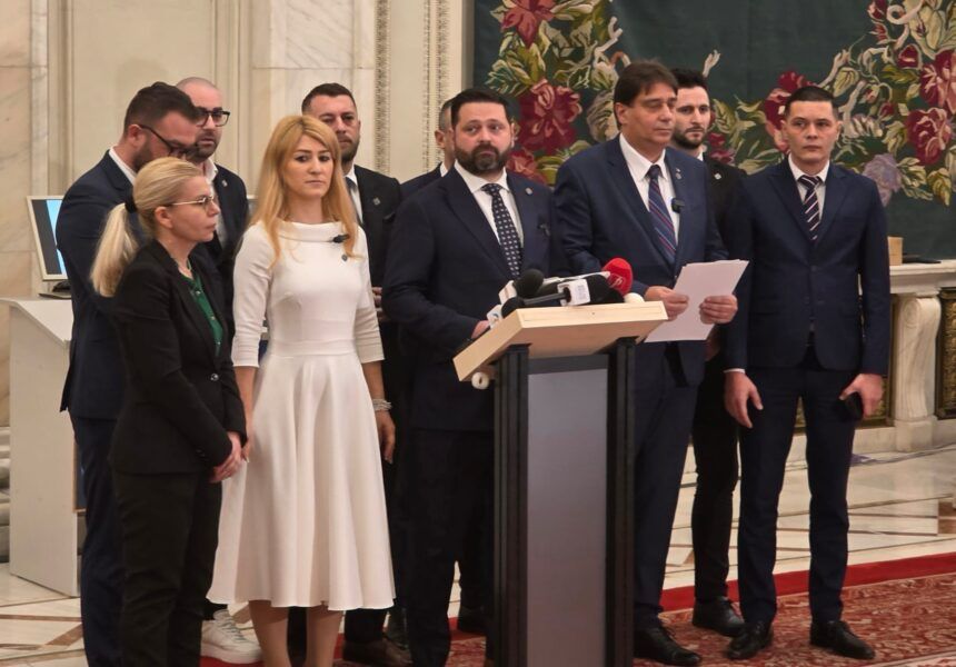 20 de deputaţi şi 4 senatori vor să-l schimbe pe Ilie Bolojan şi să scoată USR de la guvernare: „Suntem gata să susținem în Parlament”