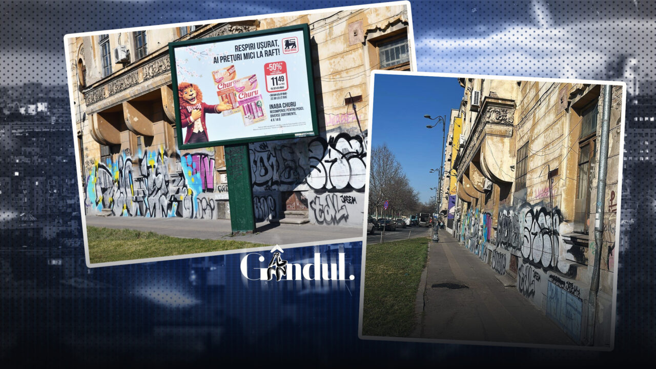 Primăria Capitalei a demontat un panou publicitar din fața Sălii Palatului și a montat, în loc, stâlpișori