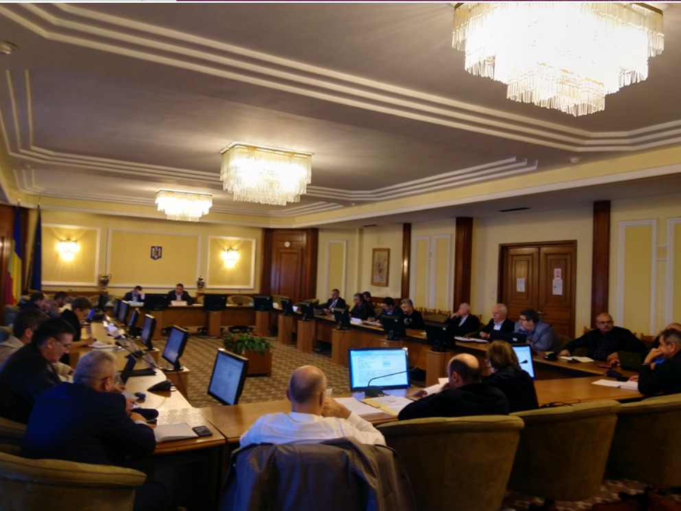 Încă o încercare eşuată de eliminare a pensiilor speciale pentru aleşii locali. Comisia a amânat proiectul USR