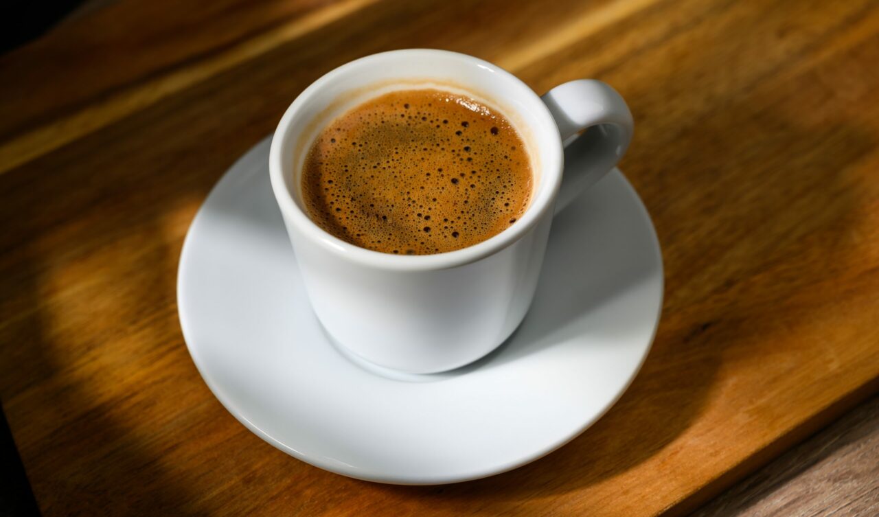 Cum să prepari cafeaua pentru a fi mai puțin amară. Se adaugă un ingredient banal: nu e vorba de lapte sau zahăr