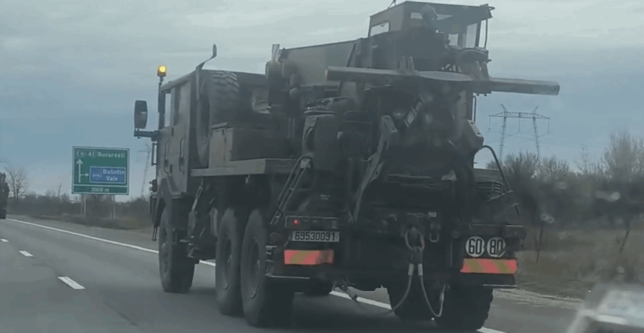Convoi de vehicule militare franceze pe A1. Imaginile surprinse în urmă cu câteva momente