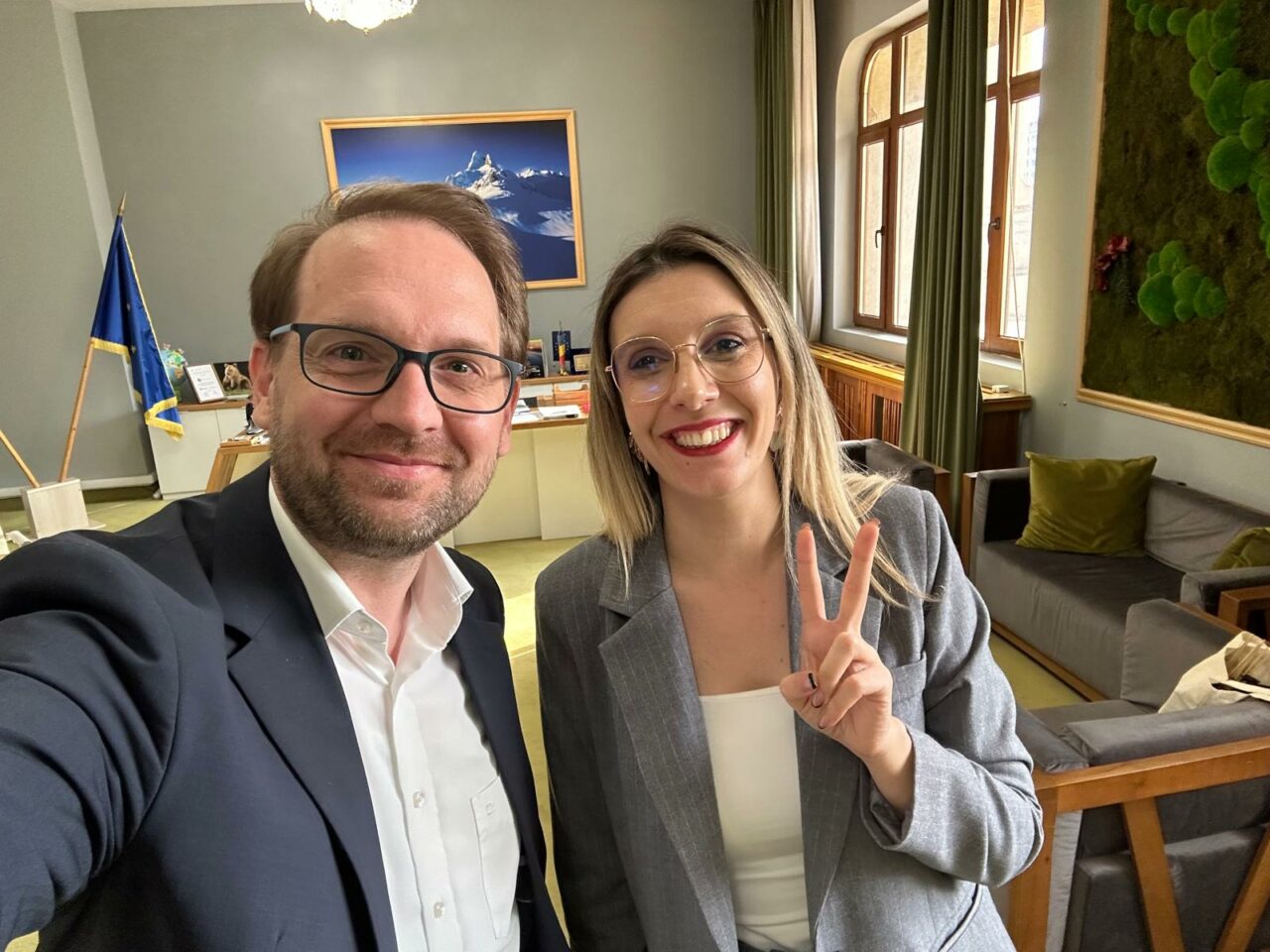 Prima reacție a lui Fritz, după depunerea moțiunii împotriva Dianei Buzoianu. „Sunt supărați pentru că le-a explicat că nu le crește bărbăția dacă țipă și jignesc”