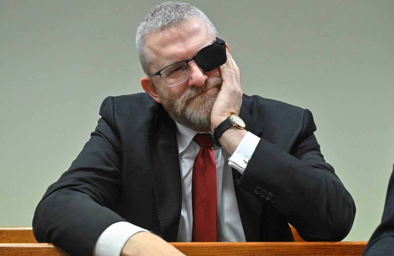 Liderul extremei drepte poloneze, care spunea că Auschwitz e o „invenție”, va fi judecat la Varșovia pentru negarea Holocaustului