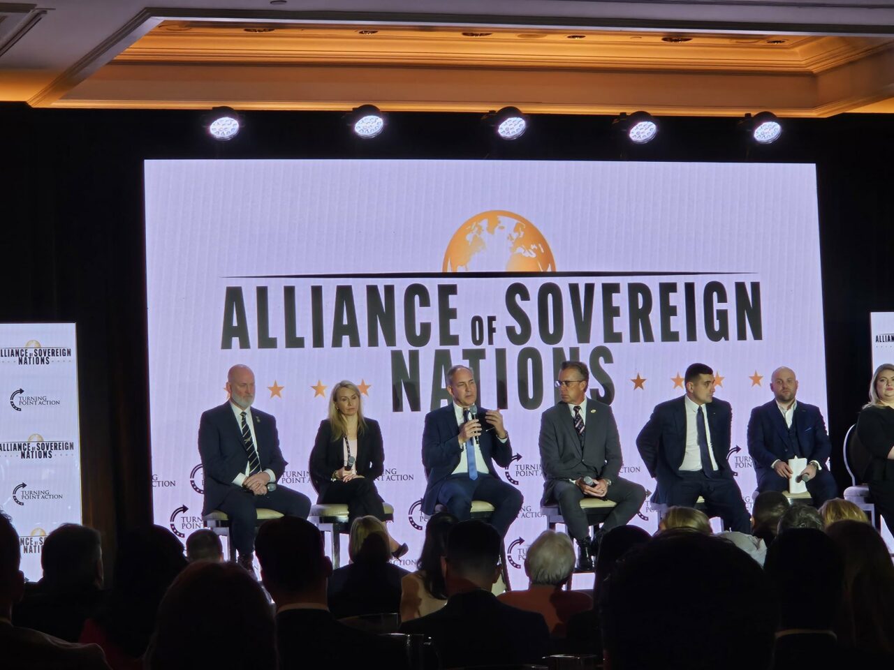 George Simion vrea să se inspire din succesul republicanilor. Suveraniștii europeni merg la Washington pentru lansarea „Alianței Națiunilor Suverane”