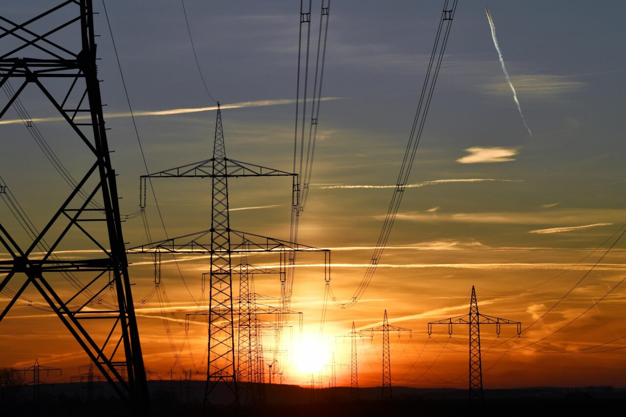 Slovacia oprește livrările de electricitate de urgență către Ucraina. Decizia, pe fondul disputei privind petrolul rusesc