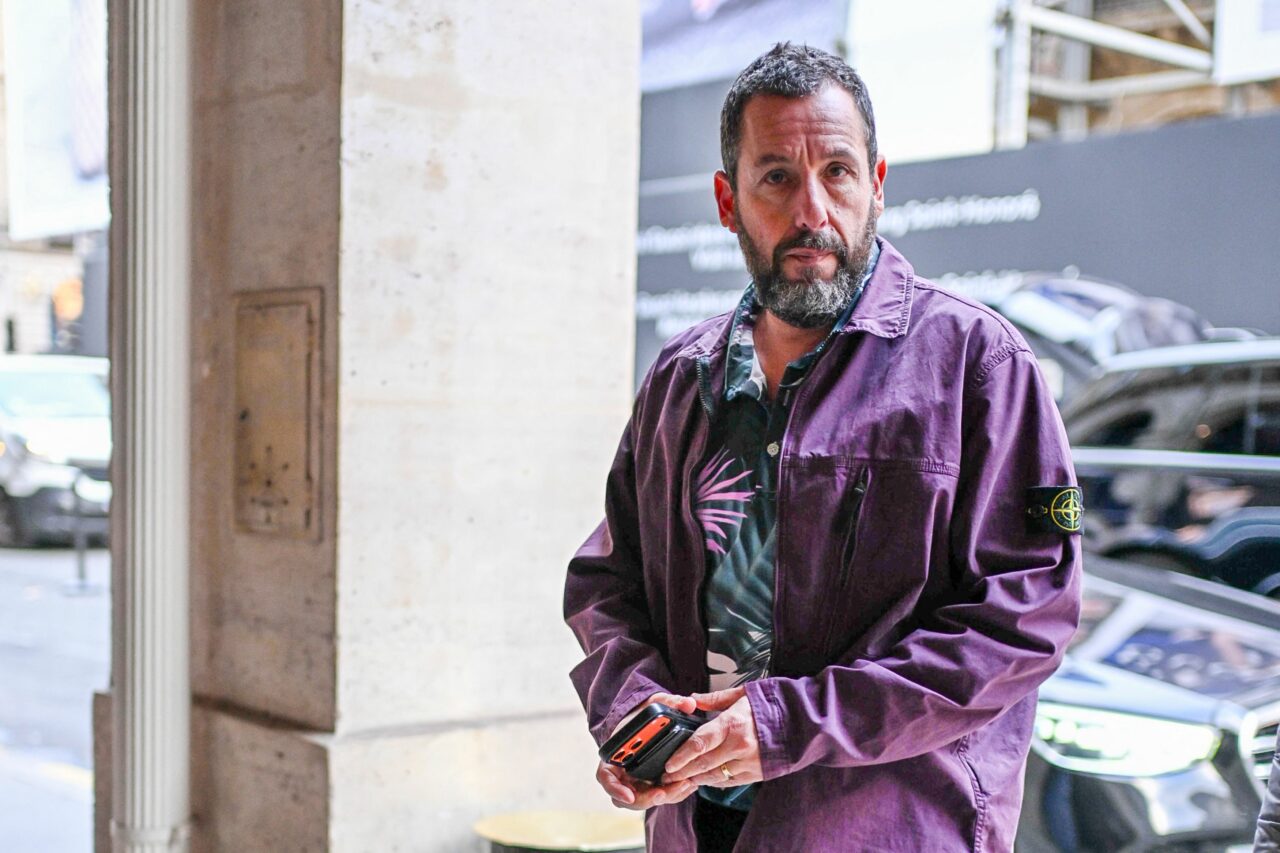 Adam Sandler, cel mai bine plătit actor de la Hollywood în 2025, potrivit Forbes. Câți bani a câștigat