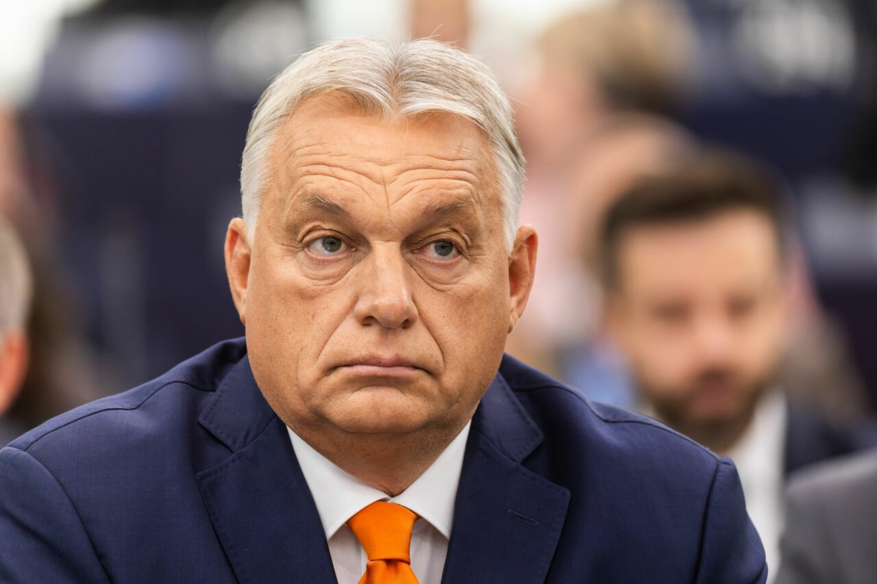 Viktor Orban a hotărât să le dea ucrainenilor mașinile blindate, dar a păstrat banii și aurul: „Nu vom da banii înapoi”