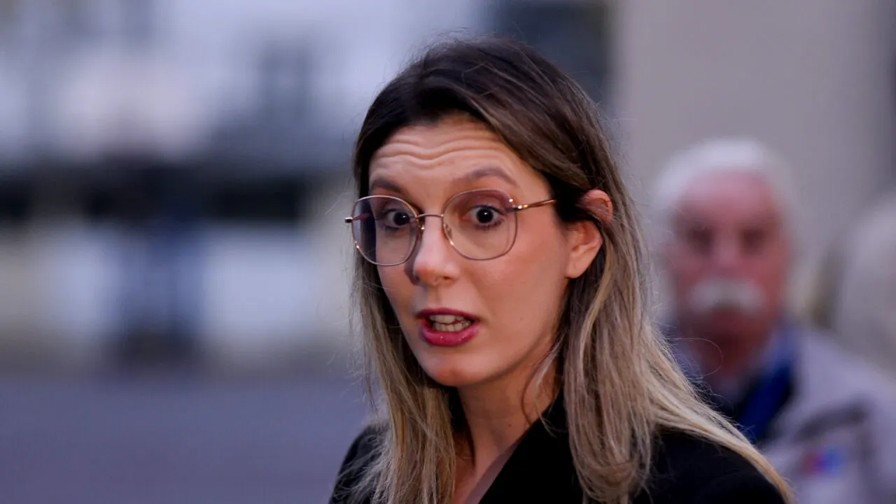 Diana Buzoianu, din nou în vizorul opoziției. A fost depusă o nouă moțiune simplă împotriva ministrului Mediului