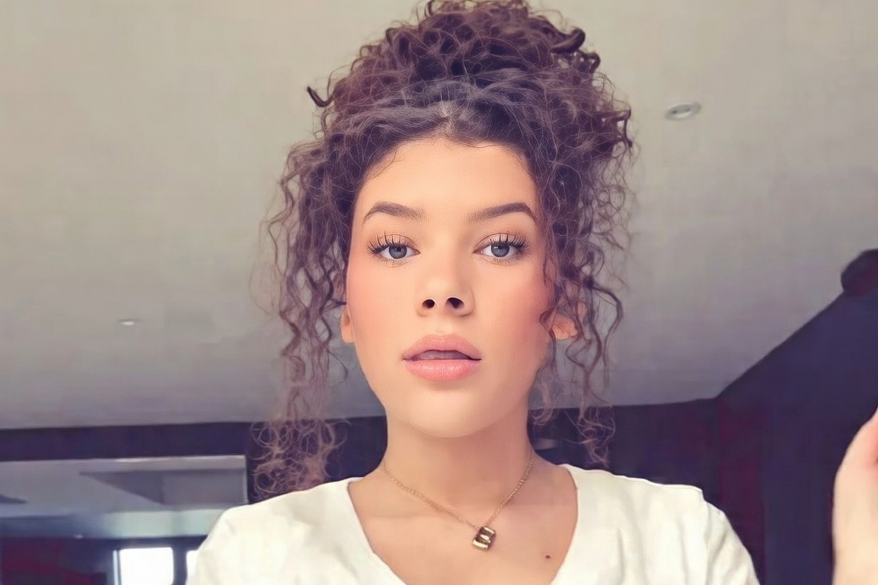 Fiica unui cântăreț celebru se plânge că lucrează pe salariul minim, în timp ce artistul are concerte de succes