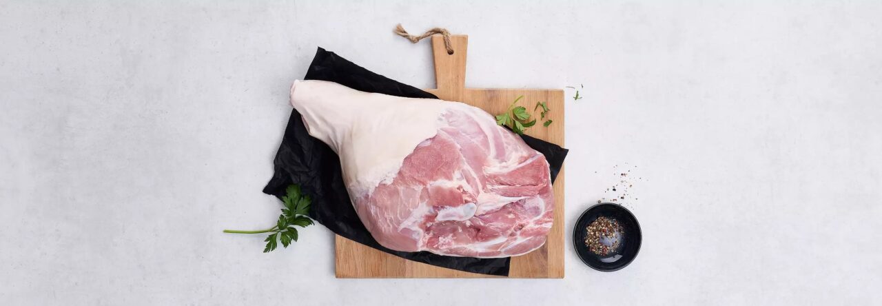 Carnea de miel se scumpește de Paște 2026: kilogramul poate ajunge la 70 de lei în supermarketuri