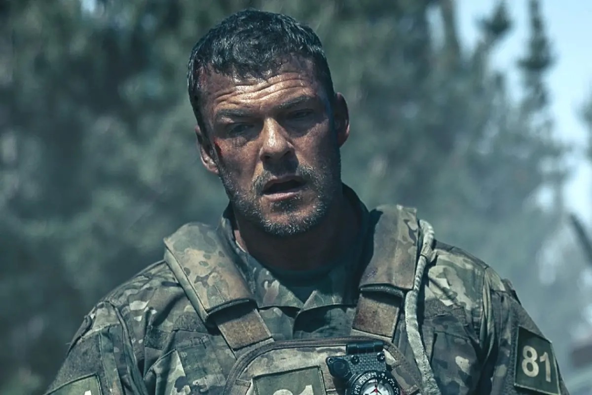 „War Machine”, noul film Netflix cu Alan Ritchson, urcă rapid în topul global