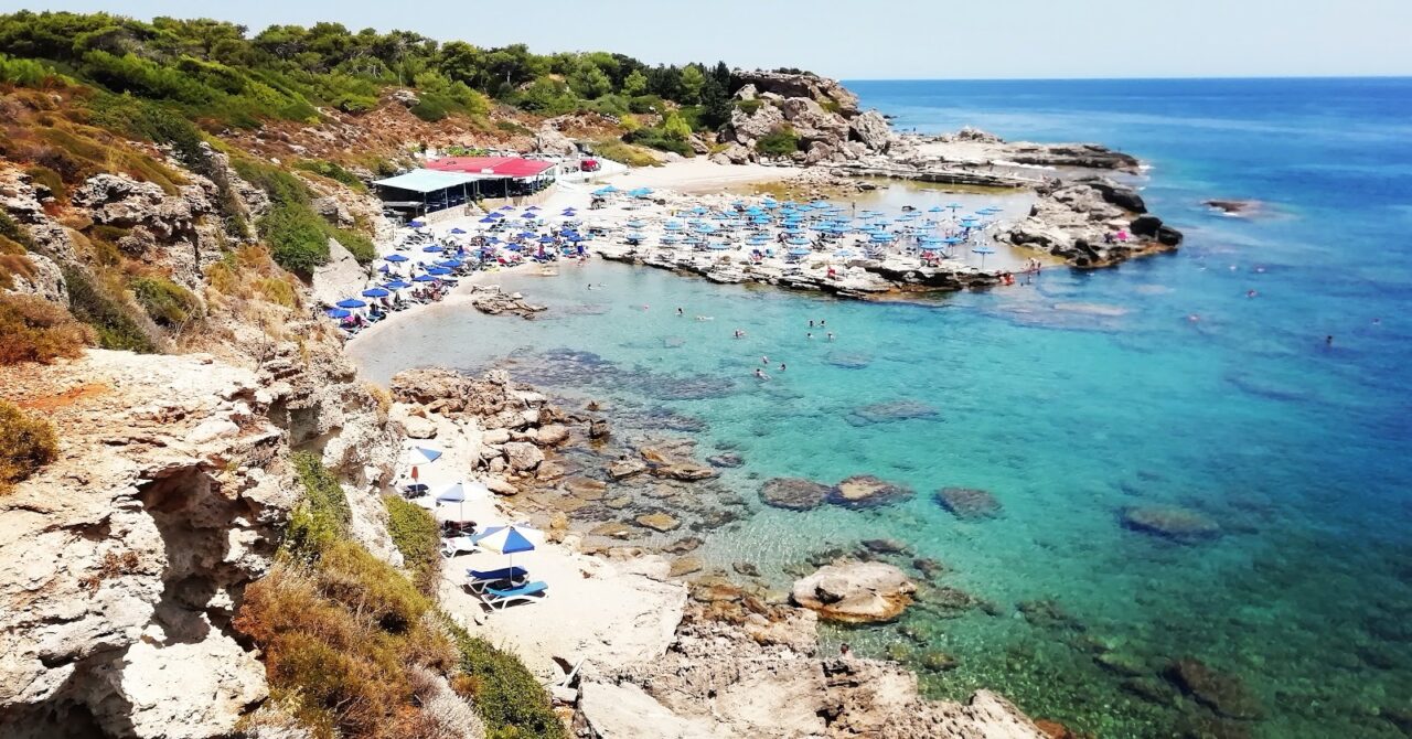 Un turist a câștigat un proces în care a reclamat că nu a putut rezerva șezlong pe o plajă din Grecia