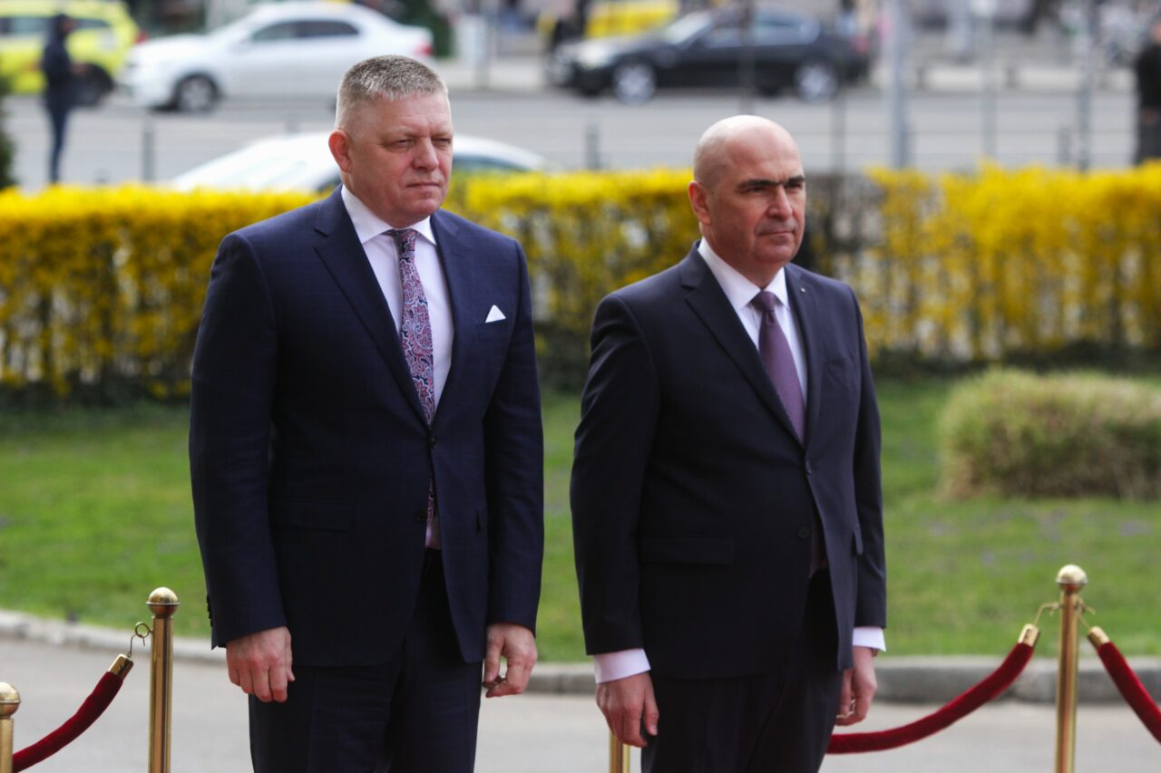 Bolojan: „Am copilărit în comunitatea slovacă”/Fico: „Agenda UE este atât de solictantă că nu mai avem timp pentru relaţiile bilaterale”