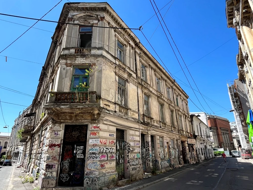 Se vinde hotelul din Centrul Vechi unde Mihai Eminescu obișnuia să poposească. Care este prețul de vânzare 