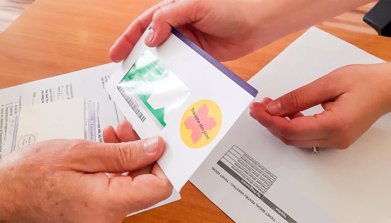 Voucher de 100 lei pentru această categorie de pensionari români, cu ocazia Paștelui. Cine se încadrează