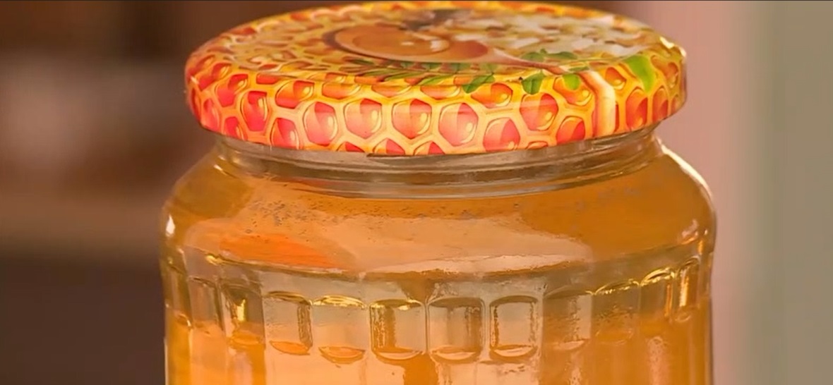 După ani cu producții record de miere, producătorii români se plâng că se confruntă cu unul dintre cei mai slabi ani din ultimul deceniu. Care e cauza