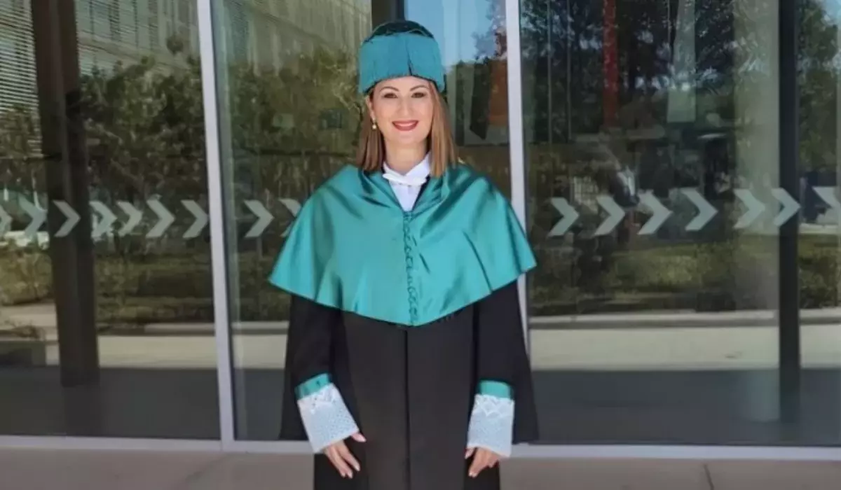 Noaptea muncă, ziua școală. Mirela, de la menajeră în Spania, la doctor „magna cum laude” al Universității Almeira