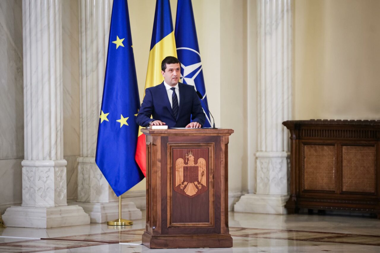 De 8 Martie, ministrul Radu Miruţă recunoaşte cum l-au ajutat femeile în cariera sa